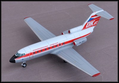 YAK-40 Az Model e.jpg